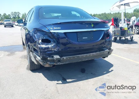 2018 Mercedes-Benz C 300 4Matic из США, поврежденный, VIN 55SWF4KB8JU257729